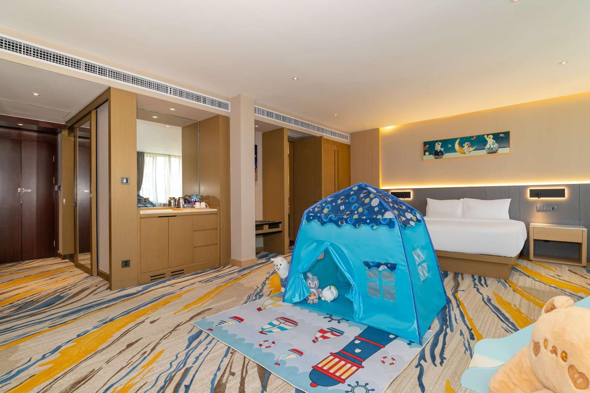 Hilton Garden Inn Foshan Exterior photo